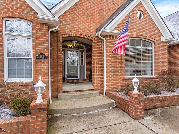 3rd image of 380 Shadydale Dr