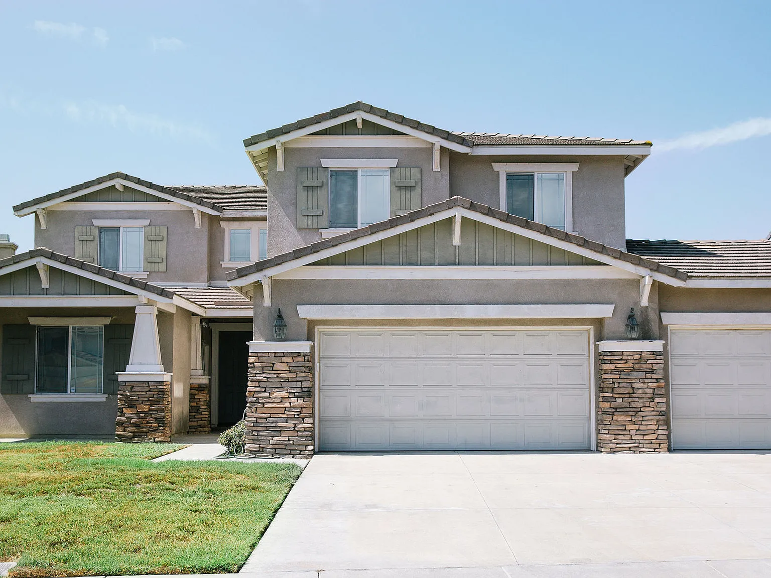 8 bed, 3786 sqft, $11,000 — Photo 1
