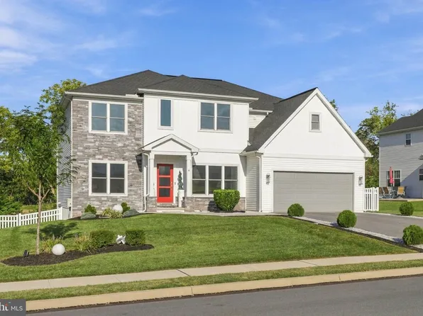 4 Rein Dr, Stevens, PA 17578