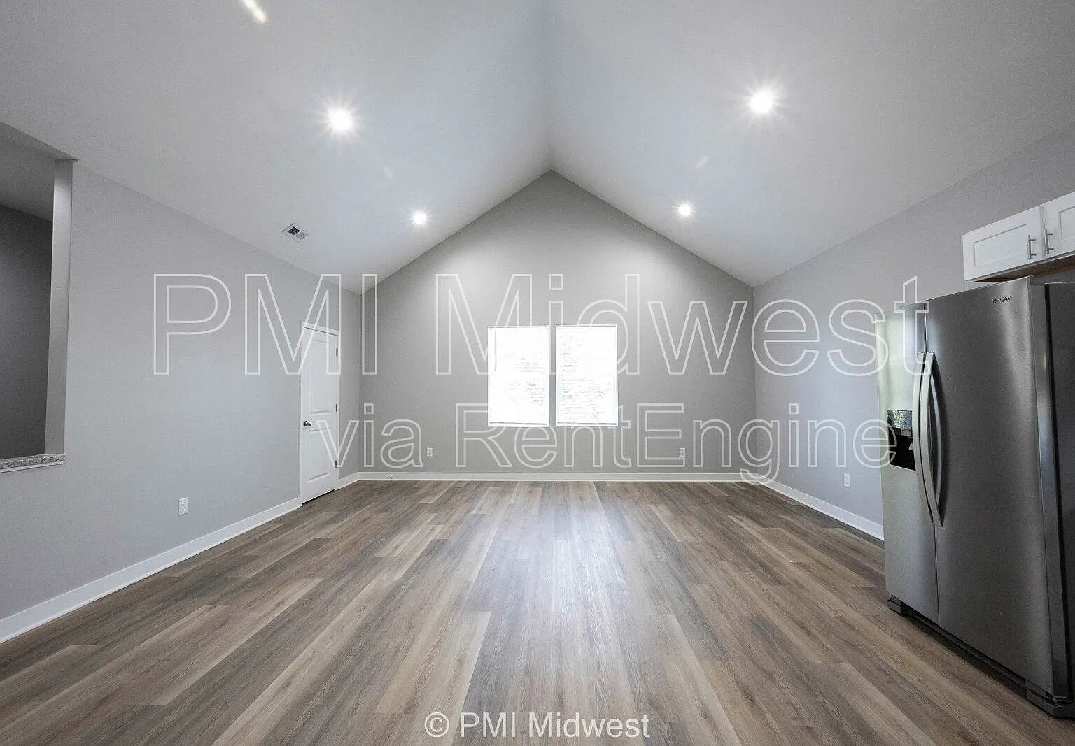 3 bed, 2.0 bath, 1250 sqft, $1,399 — Photo 2
