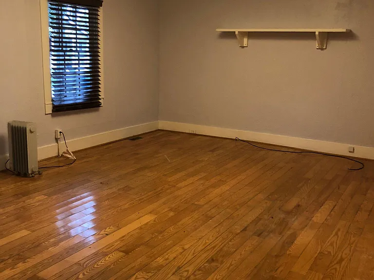 1933 Moss St — Photo 11
