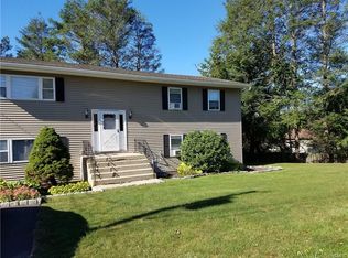 1 Humming Bird Ln, Stony Point, NY 10980