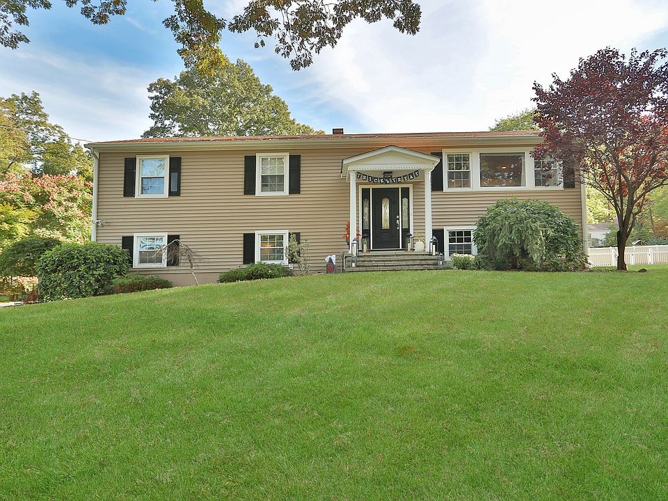 1st image of 3 Leeland Ct