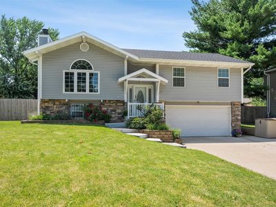 1040 39th St, West Des Moines, IA, 50266