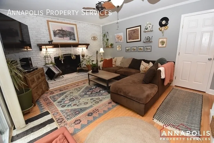 449 Alfreton Ct — Photo 9