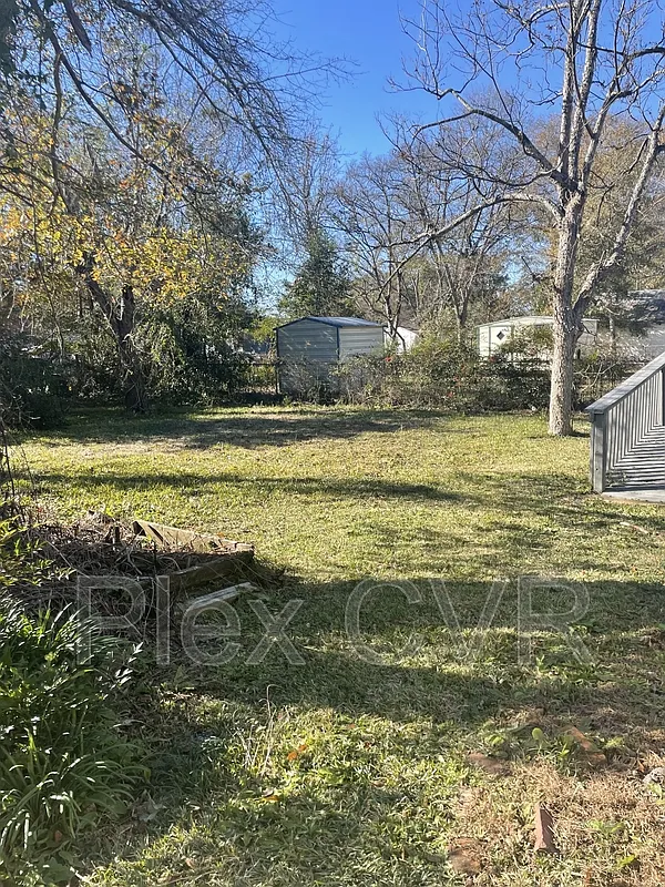 3 bed, 1.0 bath, 1056 sqft, $1,200 — Photo 2