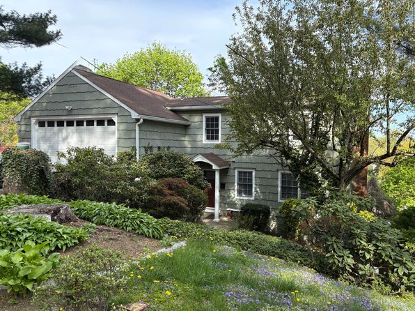 245 Sycamore Ter, Stamford, CT 06902