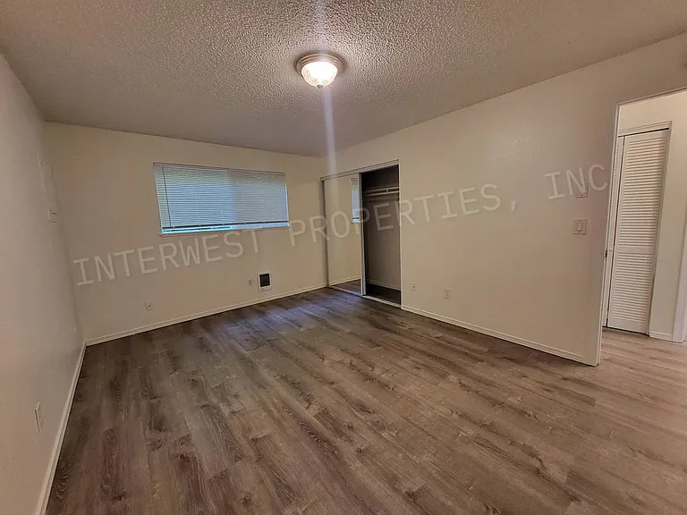 4700 Falls View Ave — Photo 16