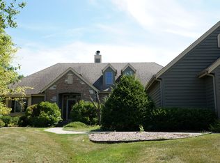 N54W16809 Autumn View Ln, Menomonee Falls, WI 53051