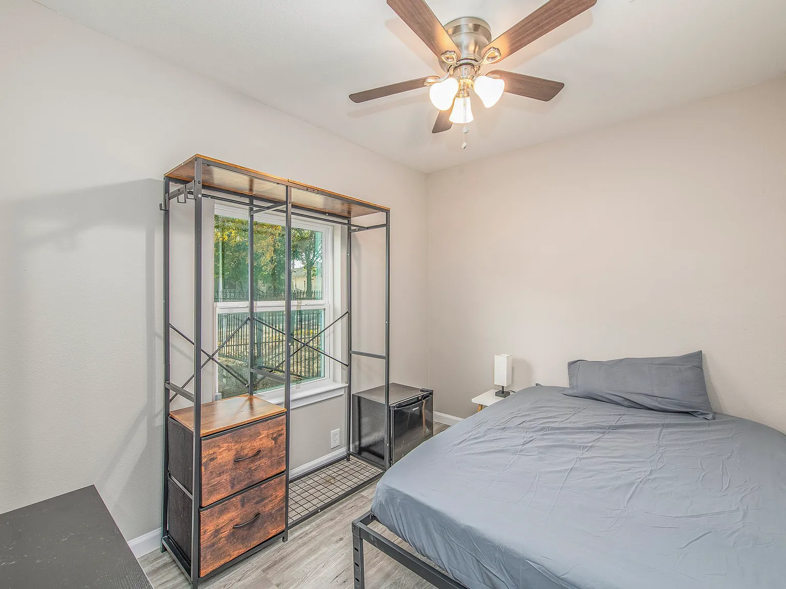 4 bed, 4.0 bath, $888 — Photo 2