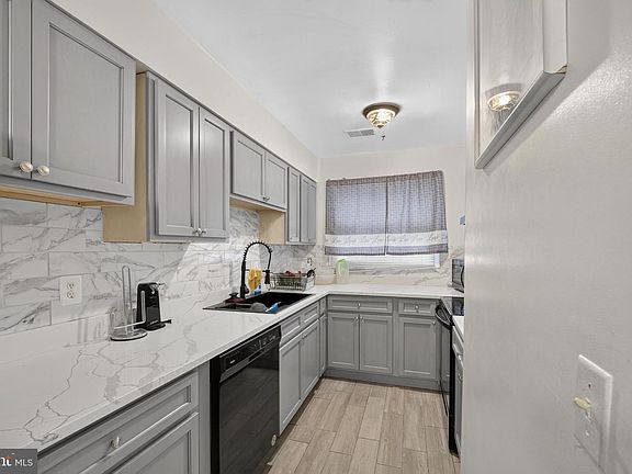 3rd image of 8608 Brae Brooke Dr