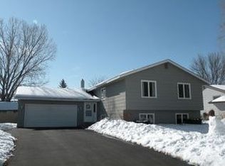 598 Spring Hill Rd, Vadnais Heights, MN 55127