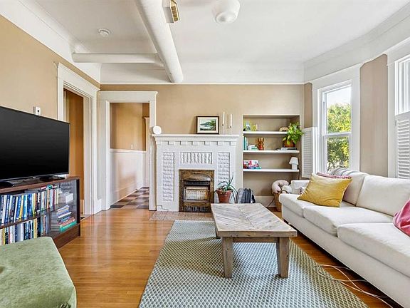 5th image of 831 E 4a St NE