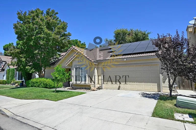 3 bed, 2.0 bath, 1245 sqft, $2,400 — Photo 2
