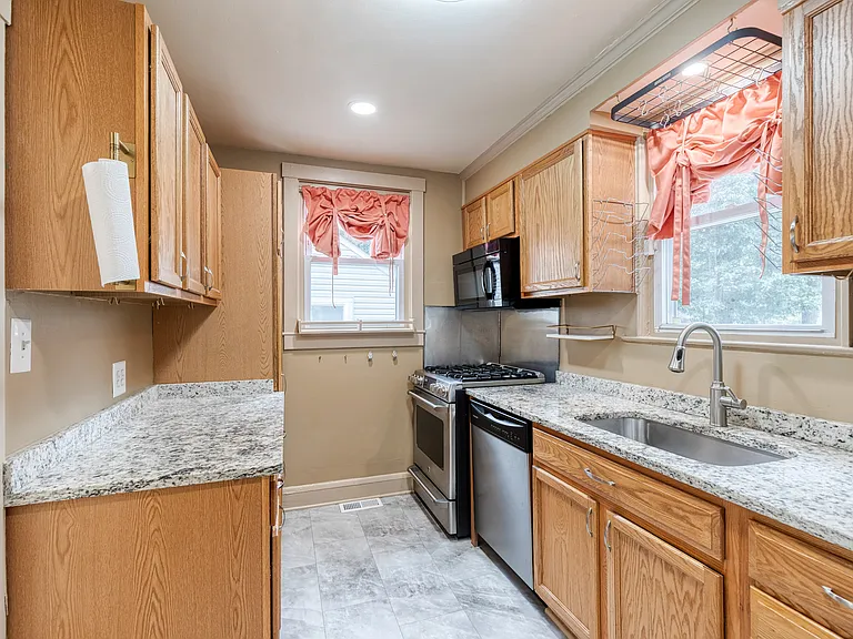 15 Georgia Ave NW — Photo 11
