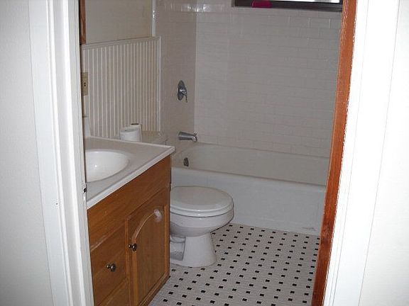 5th image of 179 Rosewood Ave