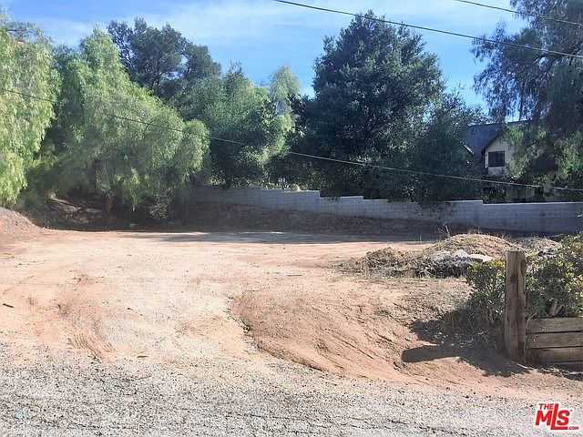 1st image of 23955 Oakmont Pl