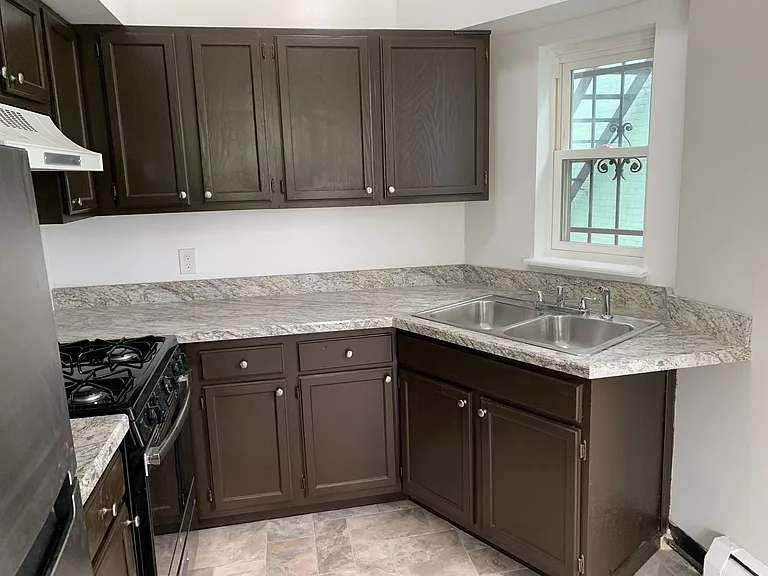 118 Cottage St #5 — Photo 8