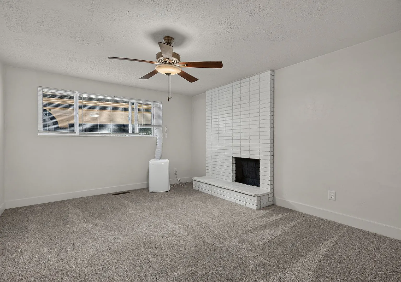 3 Bed / 1 Bath Home for Rent in Springville — Photo 3