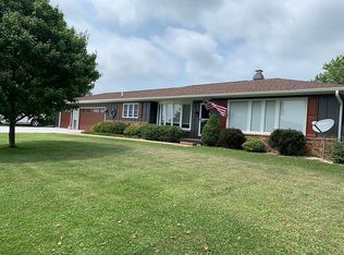 10320 Garden Plain Rd, Morrison, IL 61270