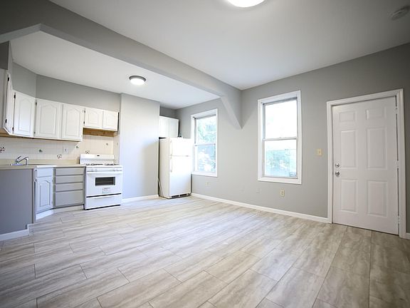 3rd image of 296A Ege Ave Floor 1