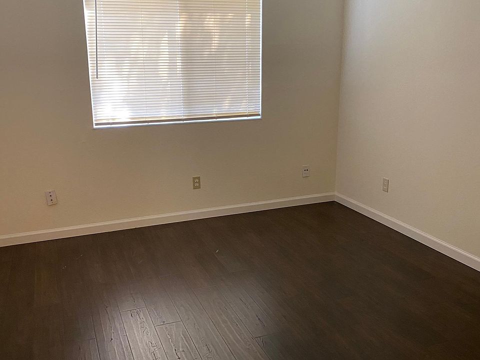 2nd image of 406 Shadowgraph Dr