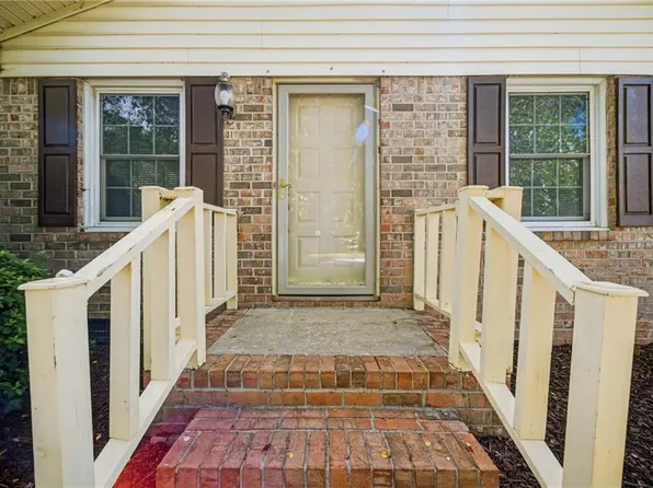 2917 Stratford Dr, Chesapeake, VA 23321