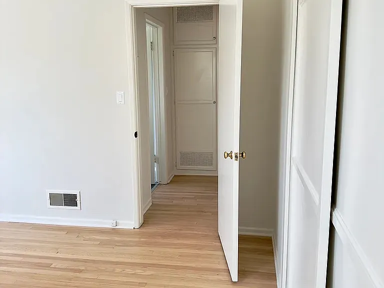 745 S Plymouth Blvd #3 — Photo 9