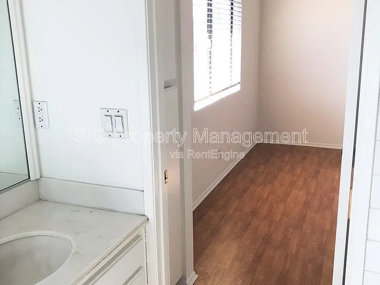 691 S Marengo Ave #4 — Photo 20