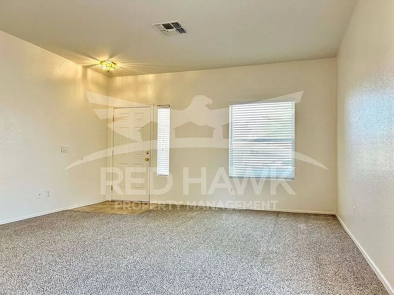 4 bed, 2.0 bath, 1656 sqft, $2,095 — Photo 4
