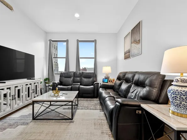 4 Beacon Way image 3 of 24