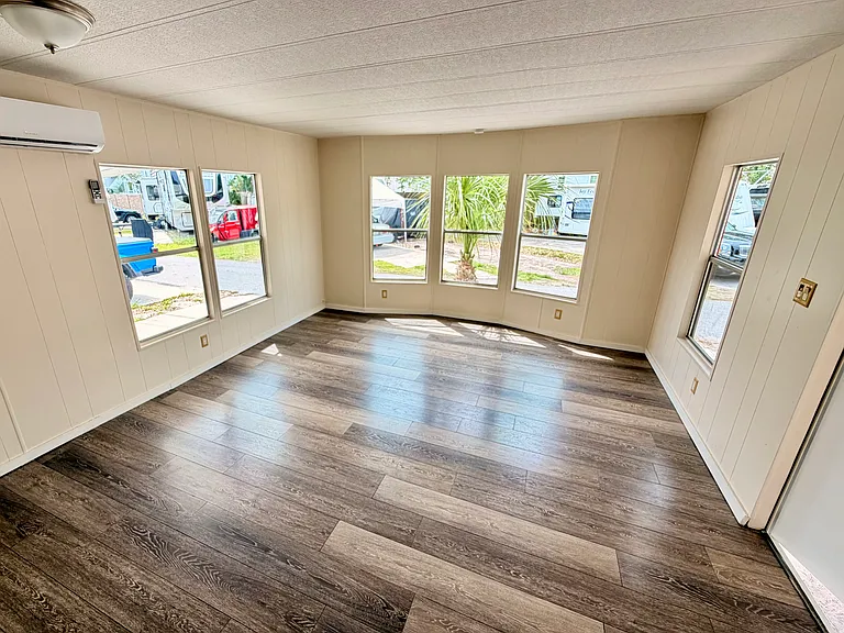 126 Linda Dr — Photo 3