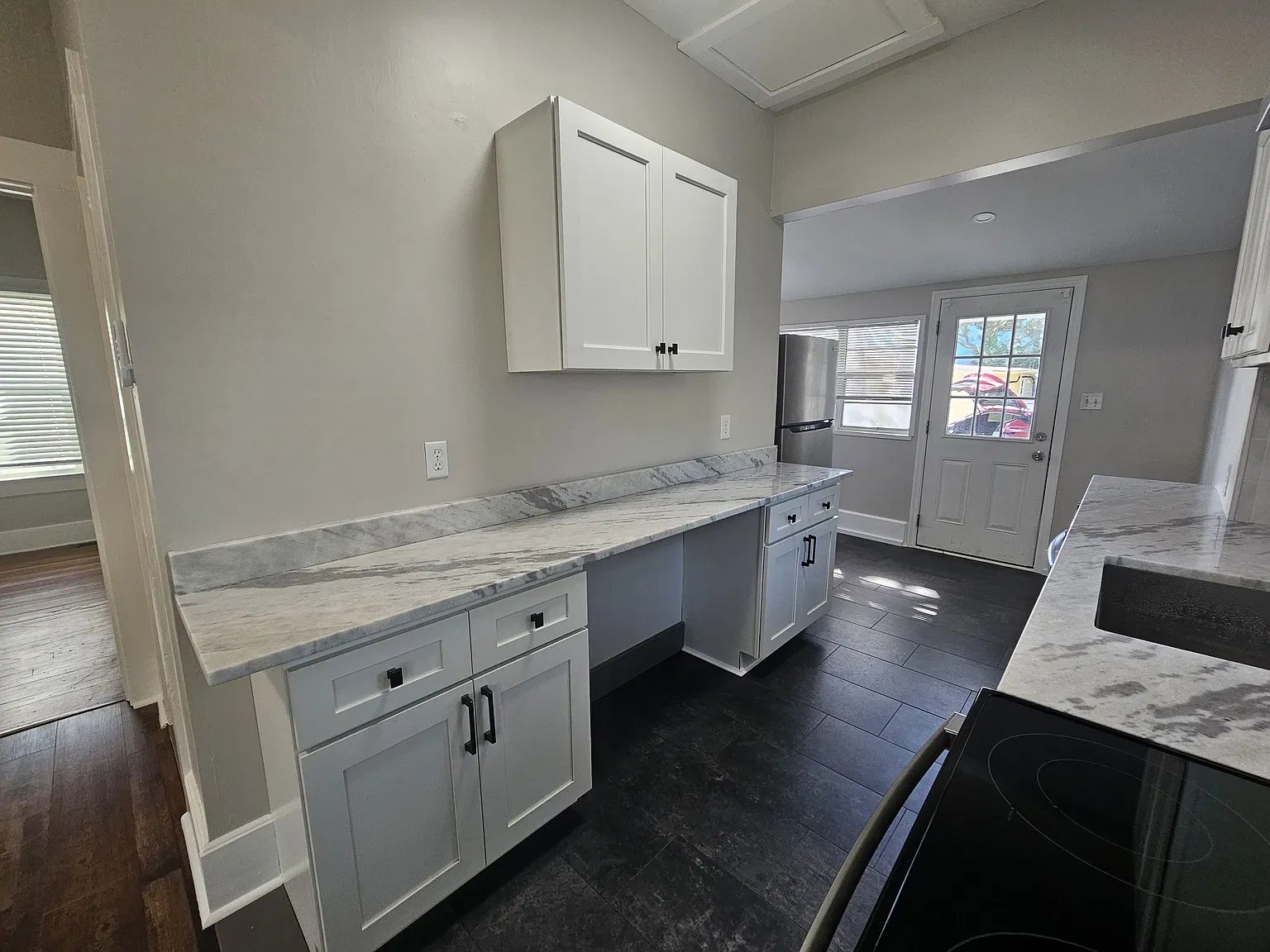 2 bed, 1000 sqft, $2,000 — Photo 2