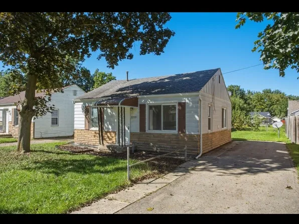 2223 E Bergin Ave, Burton, MI 48529