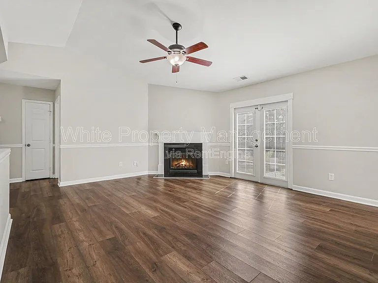 1820 Meadow Crossing Dr — Photo 3