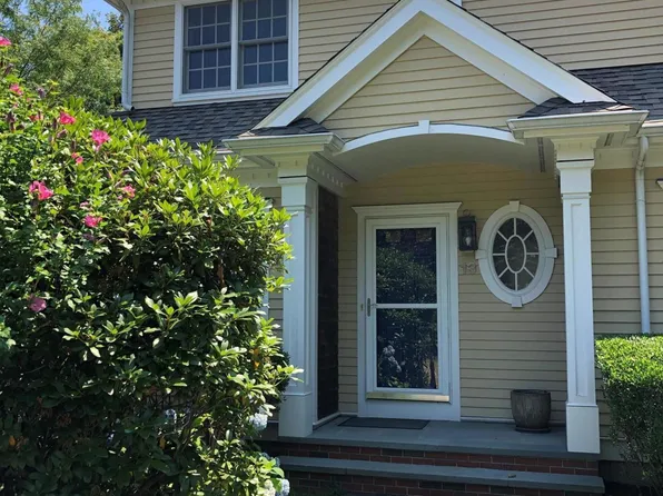 34 Depot Ave #13F, Falmouth, MA 02540