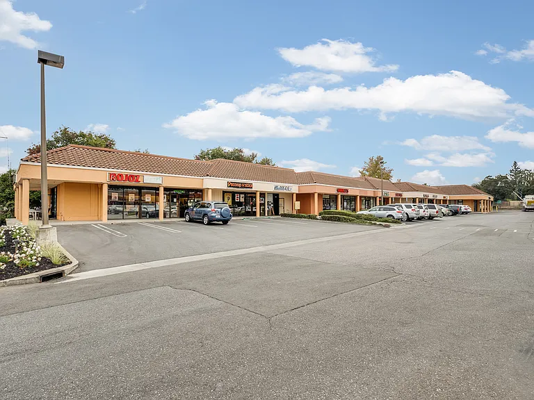 888 Golden Saratoga-Cupertino Apartment Homes — Photo 28