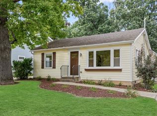 17914 W Twin Lakes Blvd, Grayslake, IL 60030