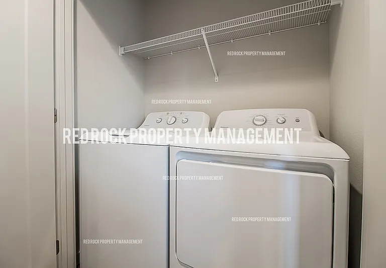 203 S Woodlawn Ln — Photo 13