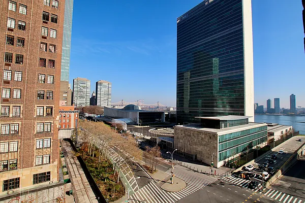 Sold by Steven Corcoran Real Estate | media 17