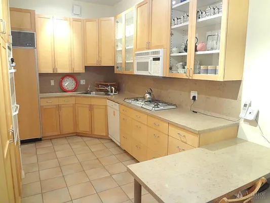 Rented by Anchor Associates | media 36