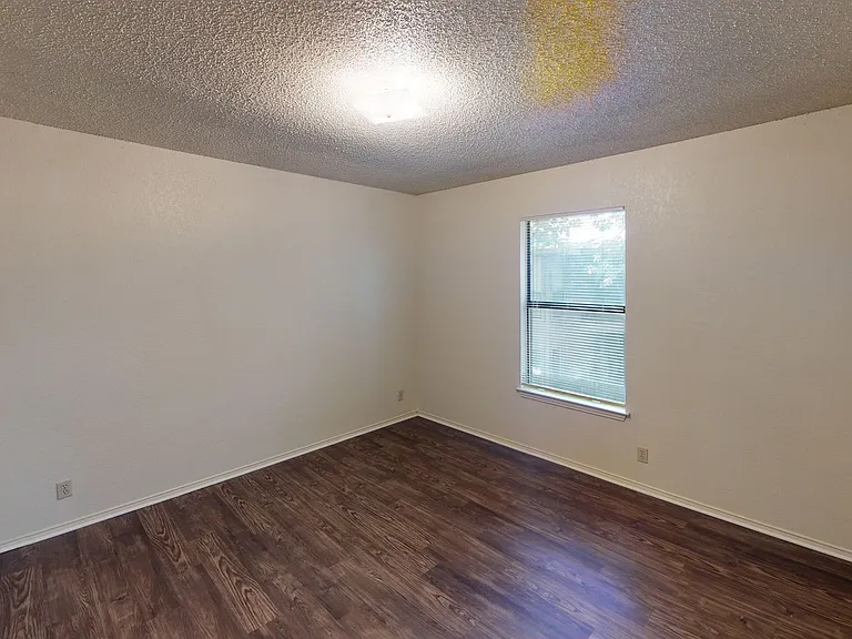 1010 W Prairie St — Photo 13