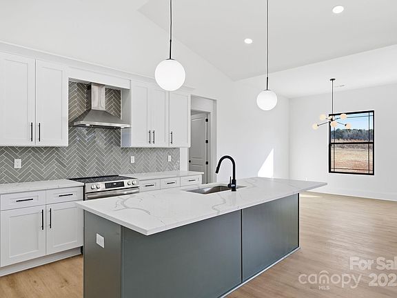 5th image of 151 Old Bailey Ct