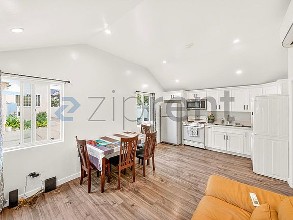 4th image of 2431 S Catalina St