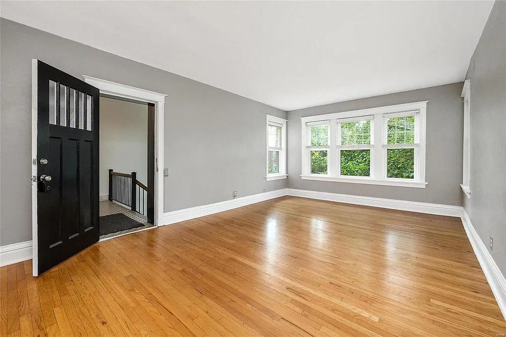 6301 Southwood Ave — Photo 3