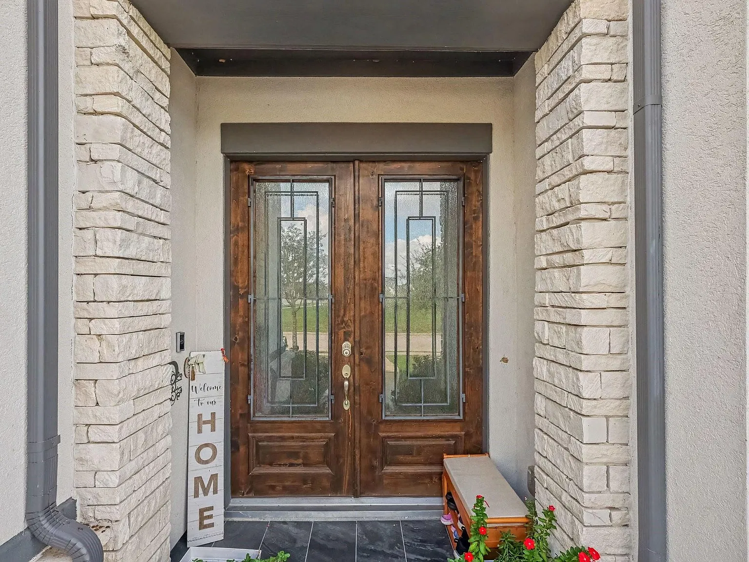 5 bed, 4.5 bath, 3892 sqft, $6,350 — Photo 4