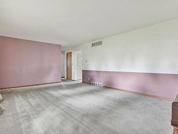 5th image of 817 Amherst Dr