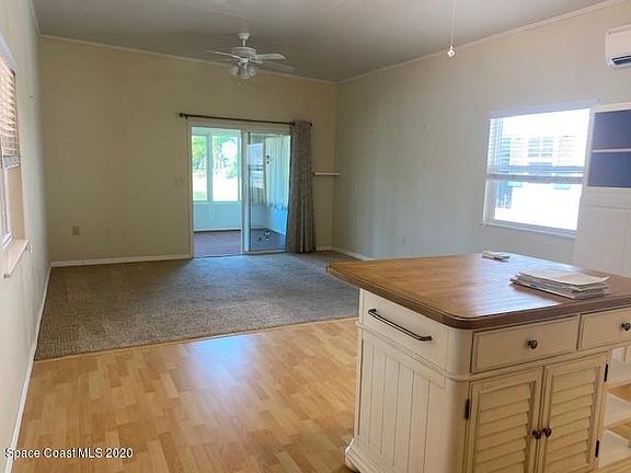 5th image of 1872 Enterprise Ln #319