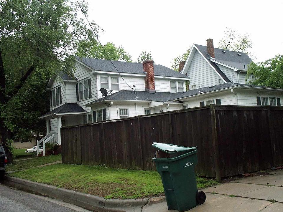 2nd image of 301 S Crestway St