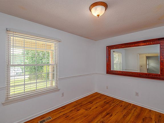 4th image of 9422 Fuller Rd